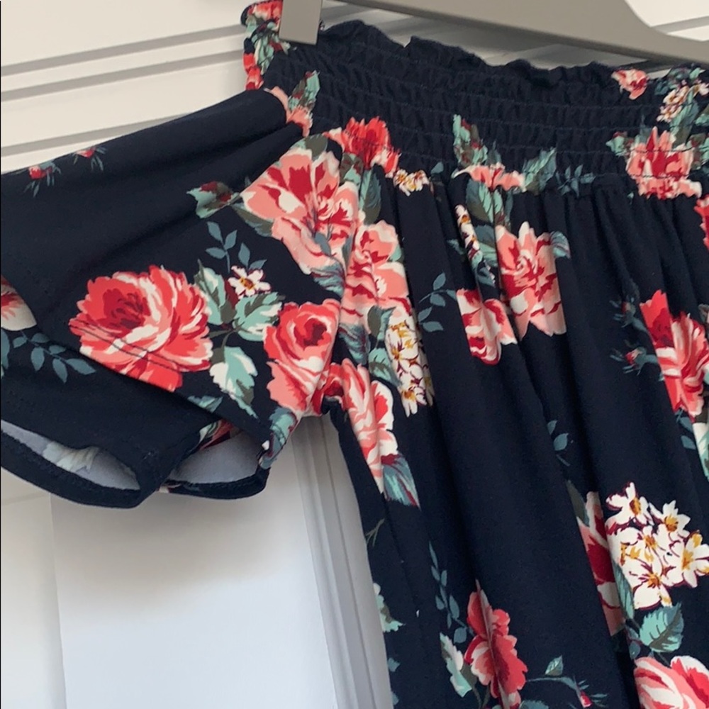 Shoulder-Laying Blouse! - Picture 2 of 3